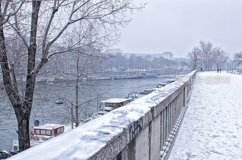 巴黎的下雪时间