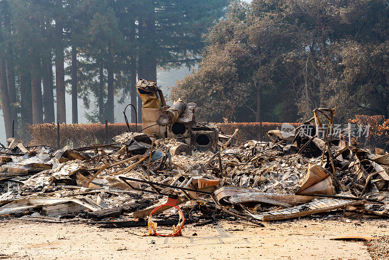 加州被烧毁的房屋