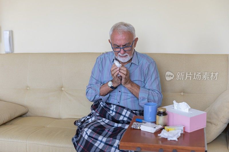 一位生病的老人感染了流感病毒，鼻子有问题。