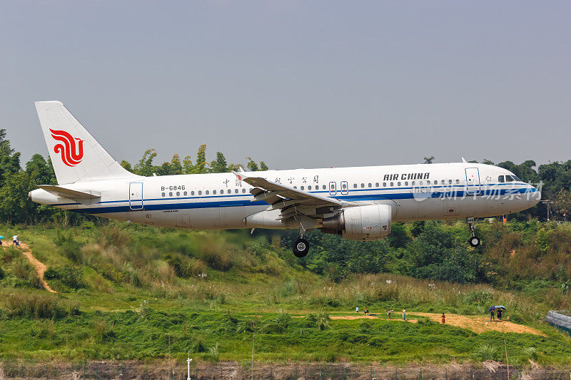 中国国际航空公司的空客A320飞机在中国成都机场