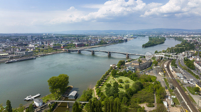 俯瞰莱茵河和美因茨和威斯巴登——鸟瞰图