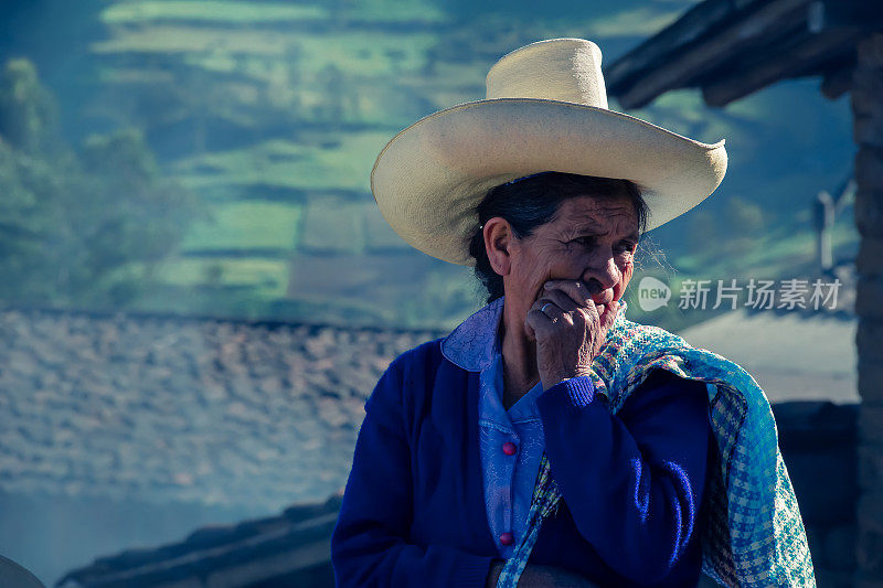 秘鲁卡哈马卡——2018年6月10日:来自秘鲁卡哈马卡的一名妇女