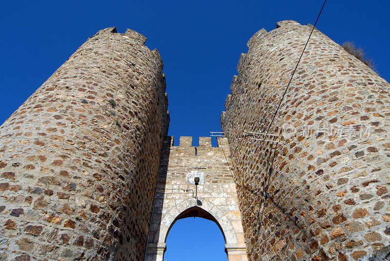 葡萄牙埃沃拉蒙特镇城墙南端的雉堞门