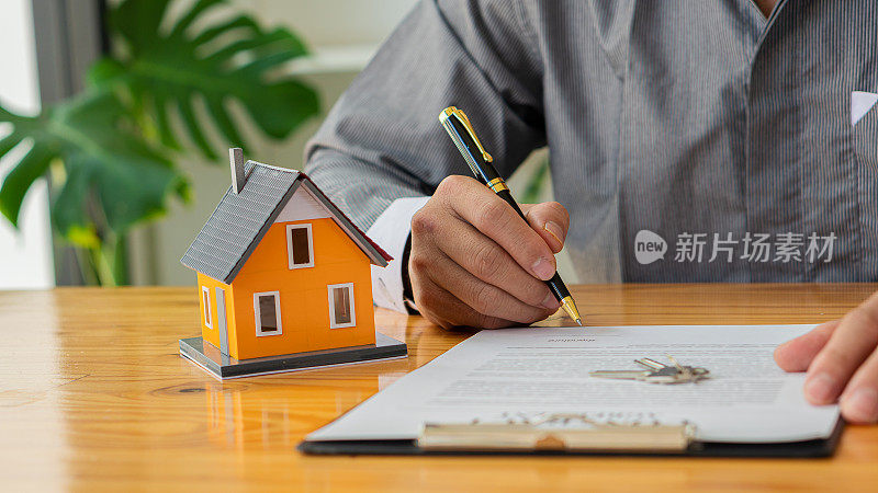 房地产房屋保险的想法房地产经纪人提供房屋保险，并在客户在办公室签署正式协议的购买合同后立即结束销售。