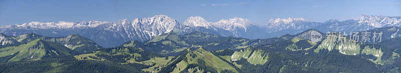 Zwölferhorn山顶，奥地利阿尔卑斯山全景，沃尔夫冈湖