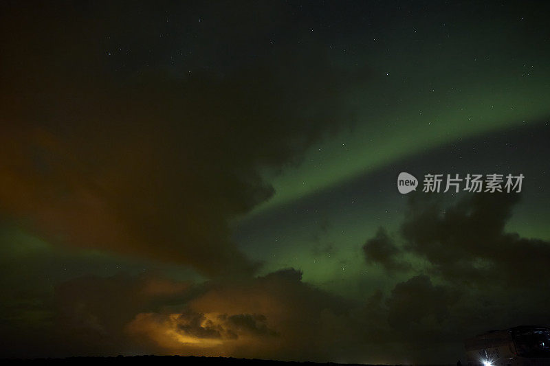 冰岛南部的夜空北极光