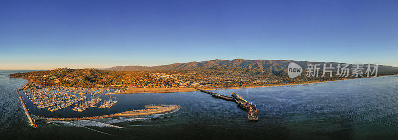 2022年12月13日，美国加利福尼亚州圣巴巴拉海滨全景。