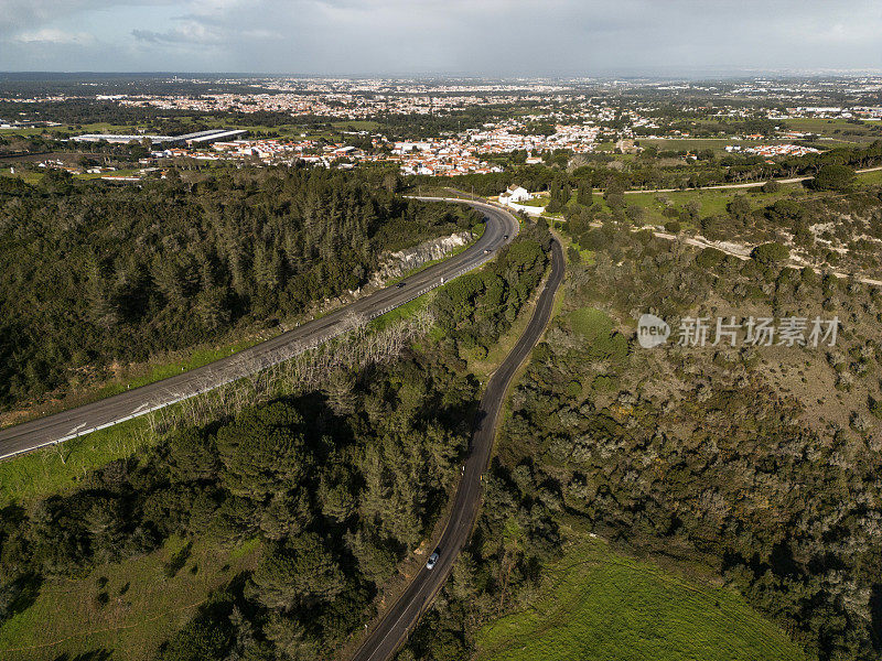 葡萄牙塞图巴尔的公路鸟瞰图