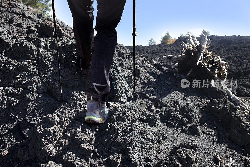 攀登西西里岛的埃特纳火山