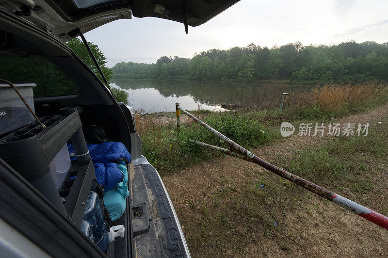 湖旁大门的陆上营地