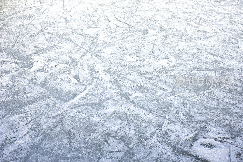 冰的背景有溜冰和曲棍球的痕迹