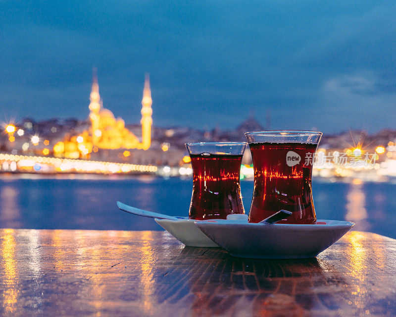以伊斯坦布尔为背景的典型土耳其茶