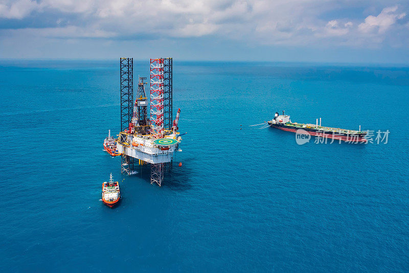 泰国湾的海上石油钻井平台