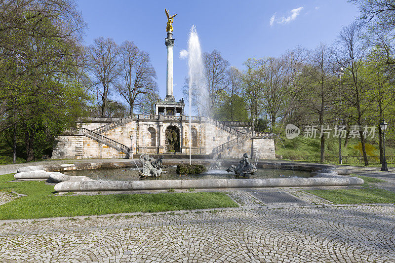 “弗里登森格尔”雕像，德国慕尼黑，春天