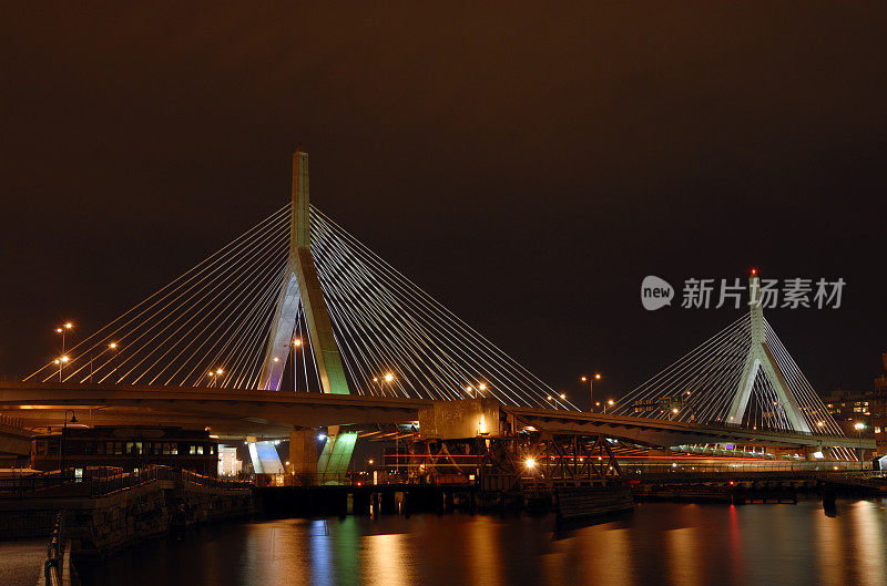 波士顿的扎基姆桥，夜景