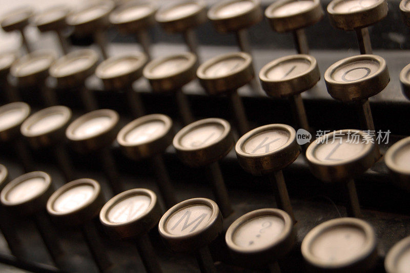 古老的打字机键盘…特写镜头
