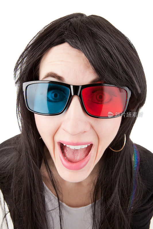 戴3D眼镜的快乐女人