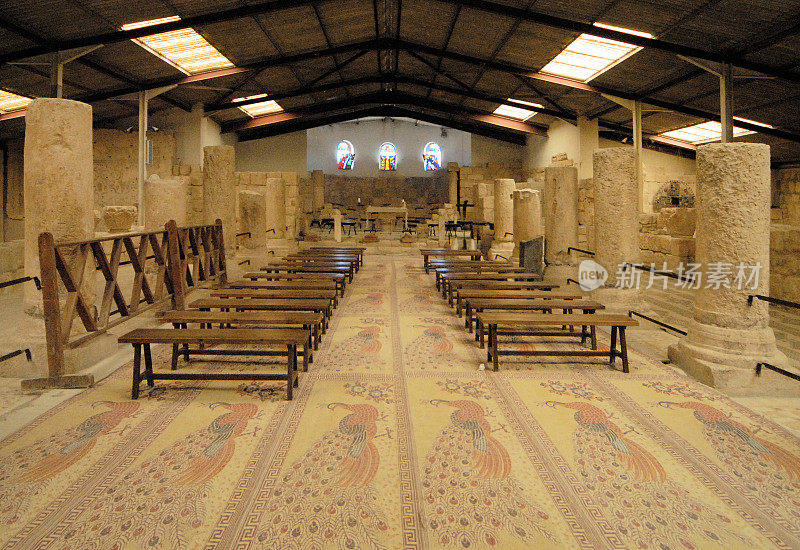 约旦尼波山:拜占庭大教堂废墟中的中殿