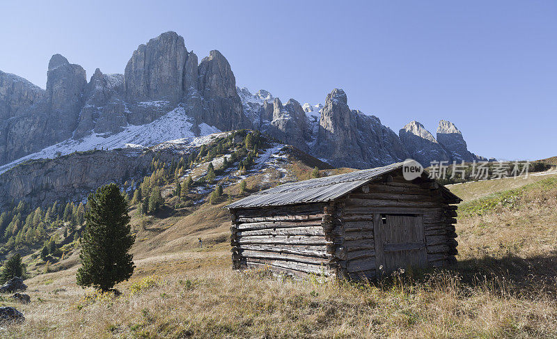 意大利上阿迪杰Dolomites的木屋