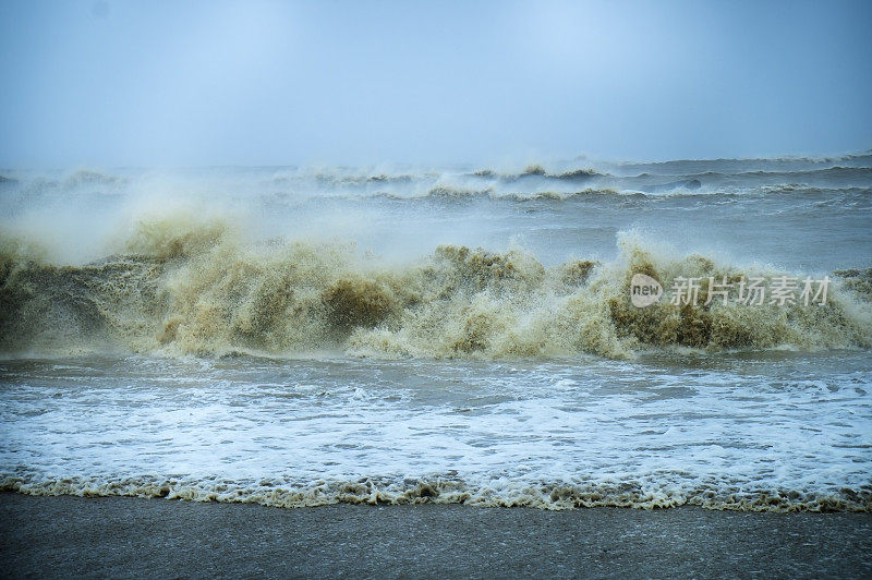 风暴中的海浪