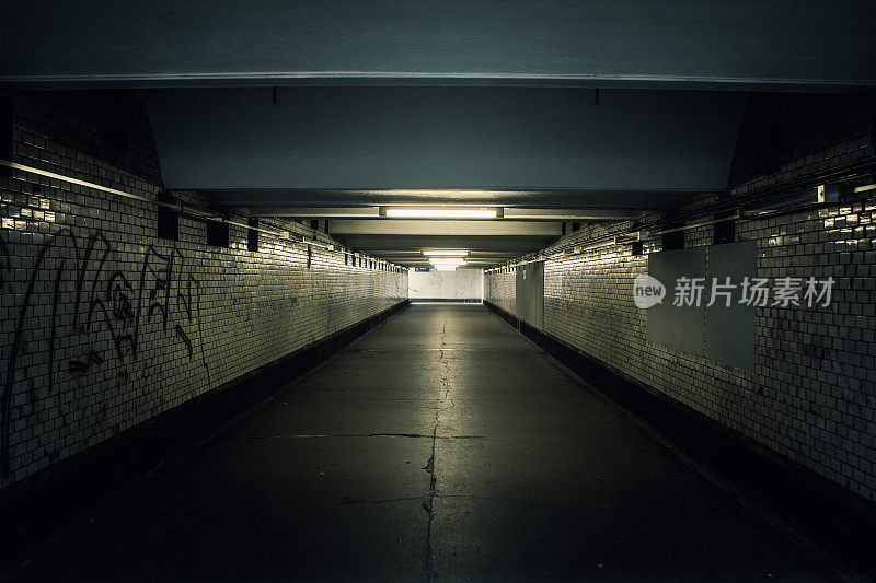 地铁地下通道