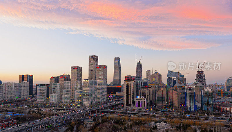 夕阳下的北京天际线，中国城市景观