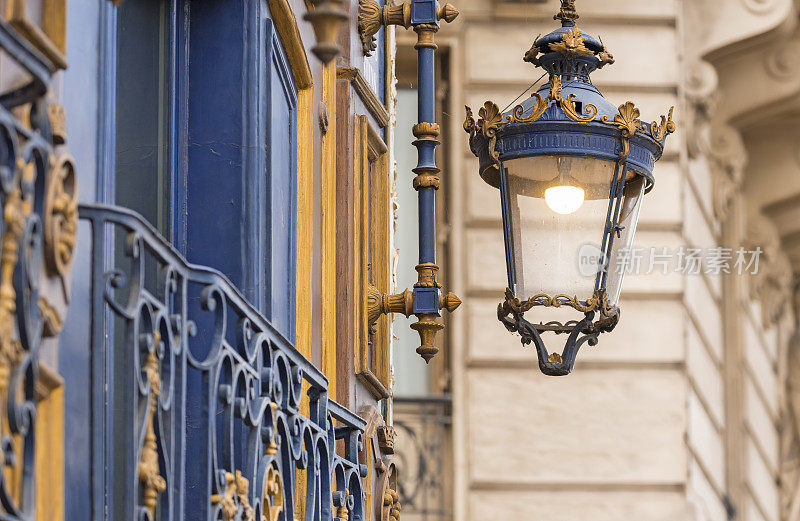 法国巴黎街头的古董街灯