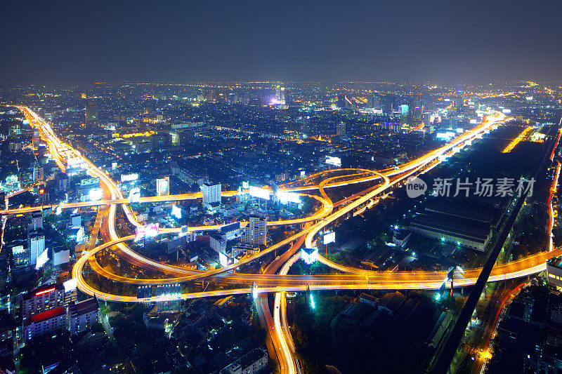 曼谷晚上有高速公路系统