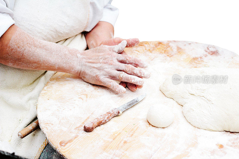 女人揉捏dough.Pastry。