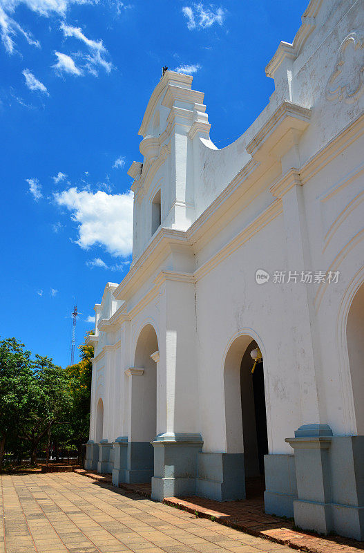 巴拉圭，Capiata:烛台教堂