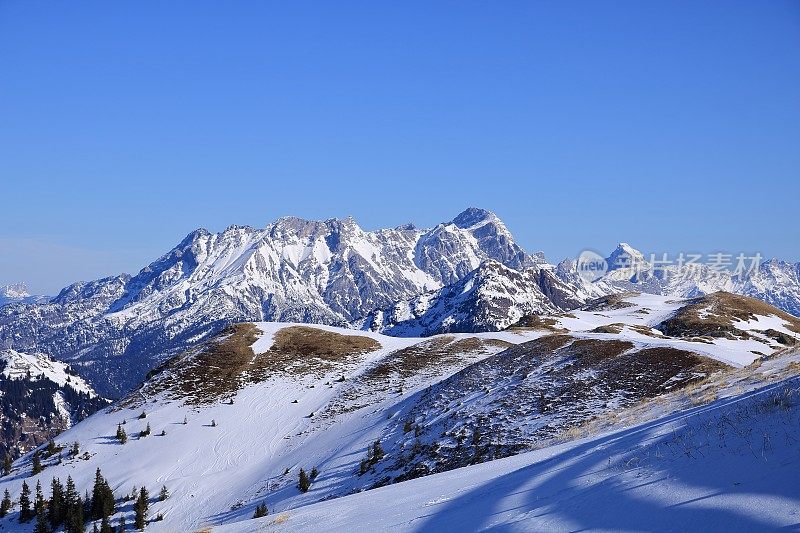 冬季奥地利萨尔巴赫马戏团滑雪胜地