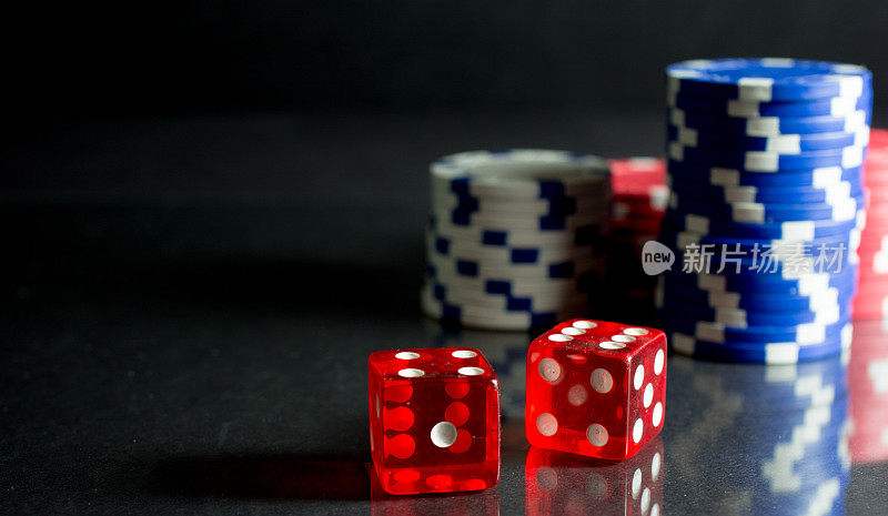 赌博筹码和骰子