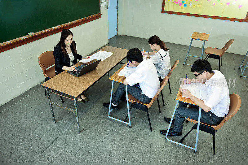 在中国香港参加考试的学生