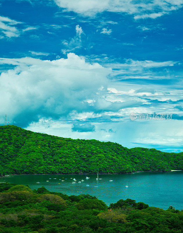 哥斯达黎加的赫莫萨湖景观