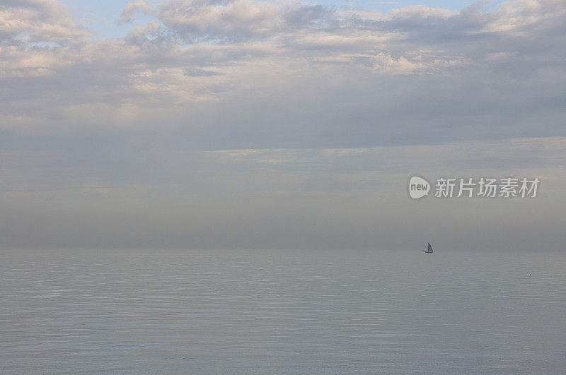 风平浪静的海面