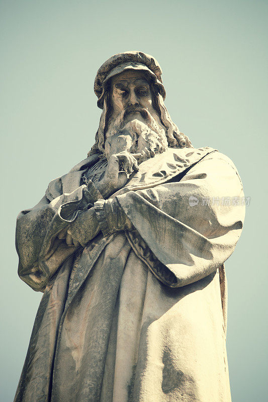 达芬奇在米兰的雕像