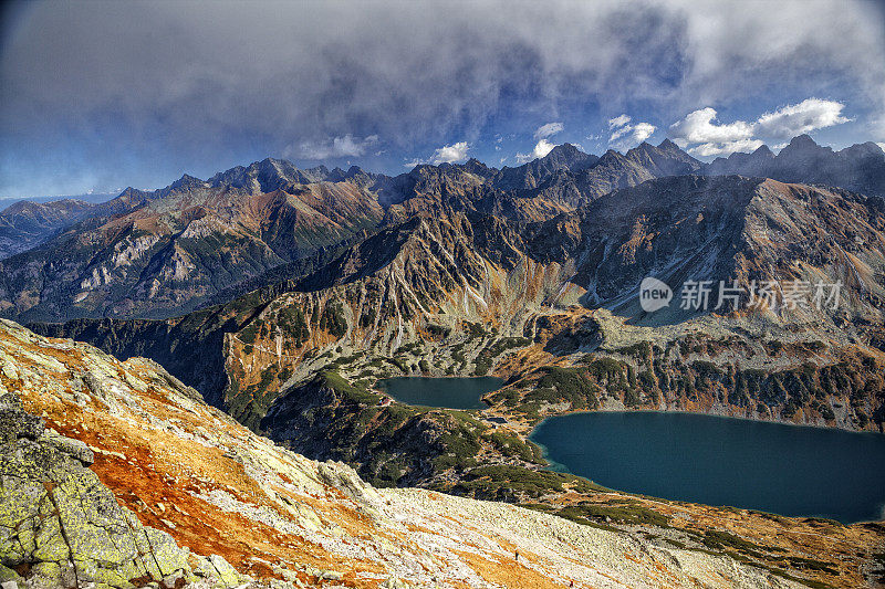 Tatra。波兰五池塘谷。