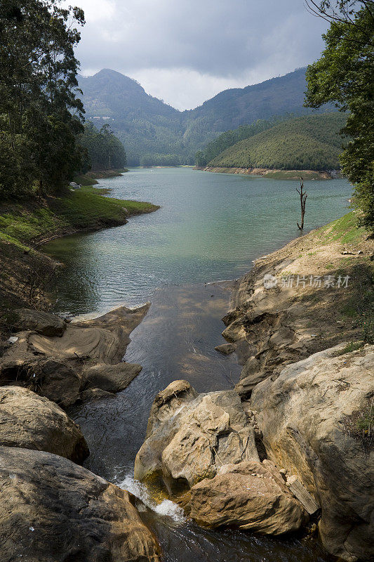 水库在蒙