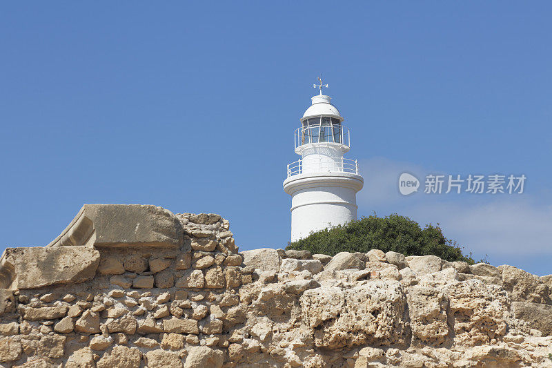 白墙帕福斯灯塔考古遗址，对抗蓝天塞浦路斯