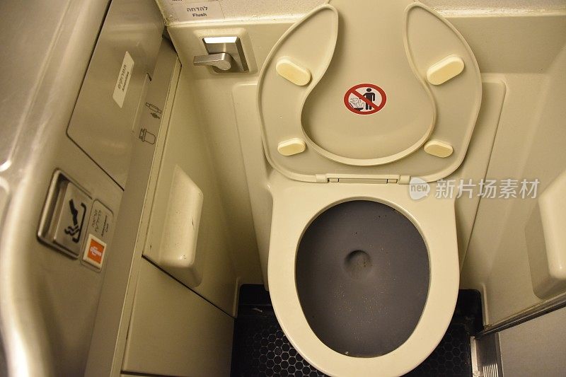 飞机厕所