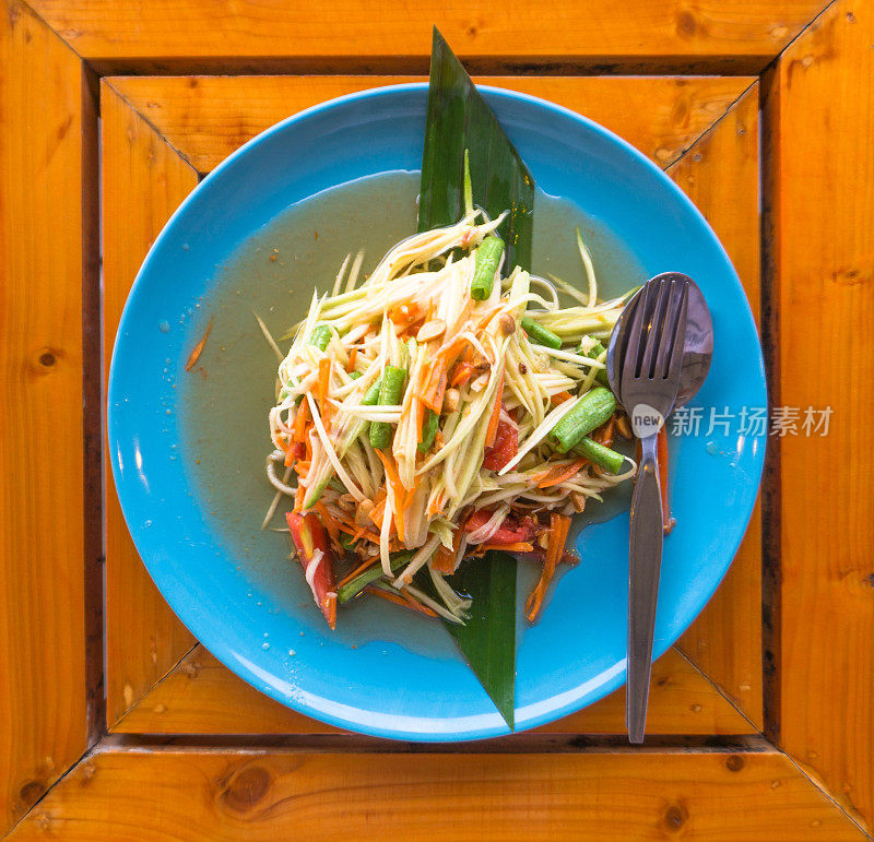 食物:辣木瓜芒果沙拉。泰国传统地区美食，丫岛，甲米，泰国，东南亚。