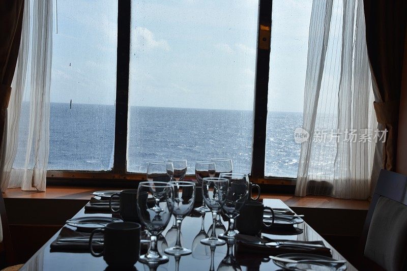 船上的餐厅