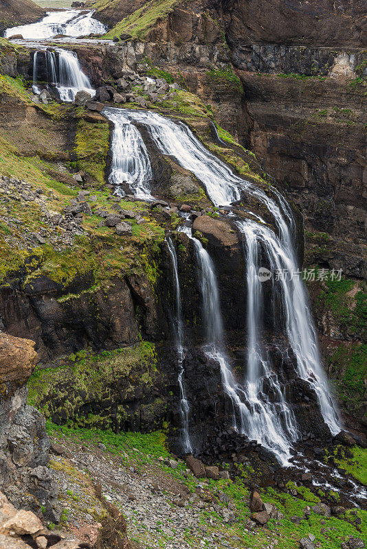 格莱默瀑布左侧-冰岛