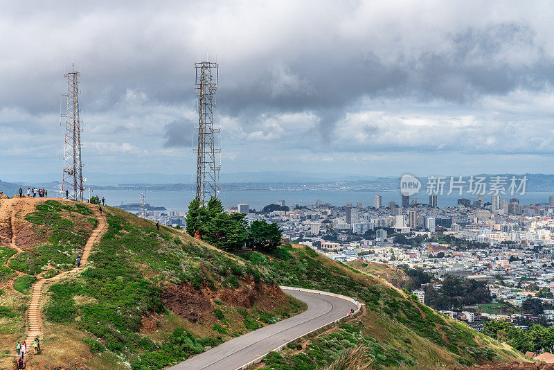 双峰旧金山城市天际线和城市景观观点