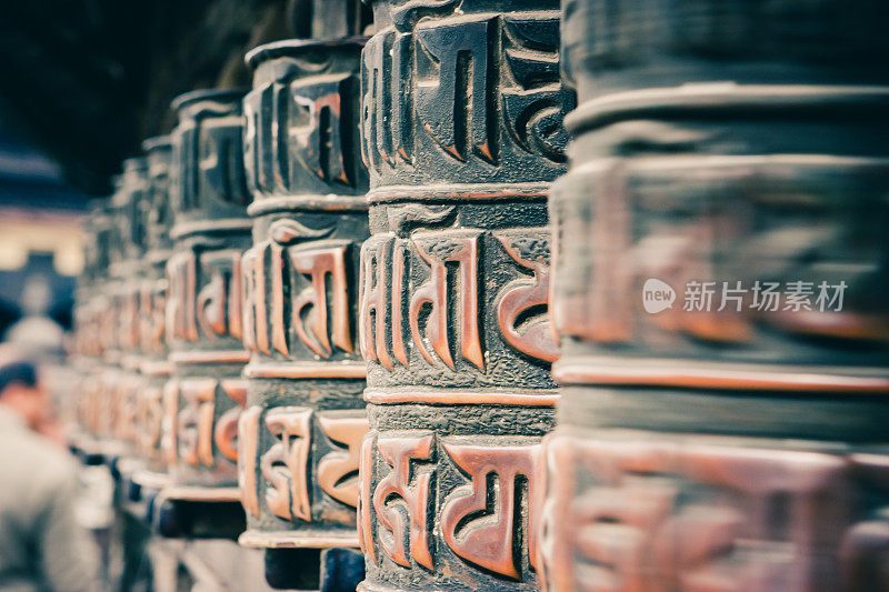 尼泊尔加德满都，斯瓦扬布纳特寺的祈祷轮