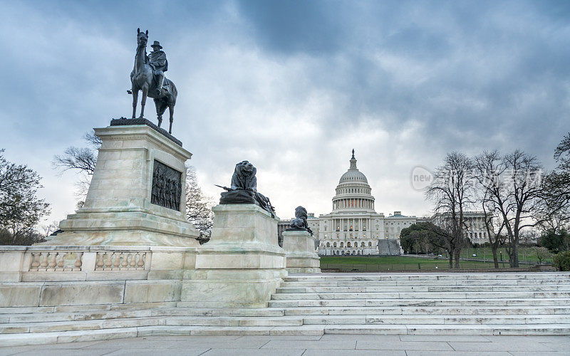 位于华盛顿特区美国国会大厦的格兰特将军雕像
