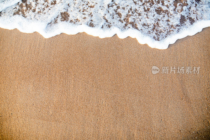 沙滩上海浪般的海水