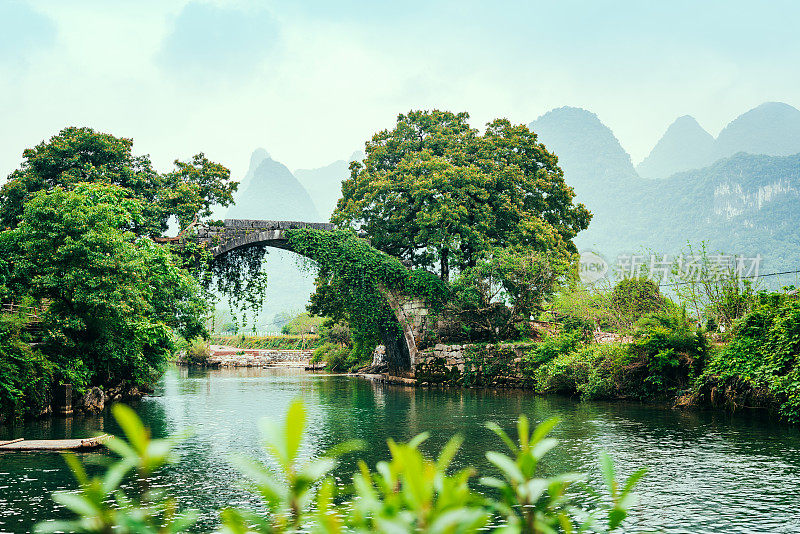 阳朔龙桥，中国