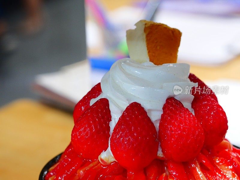 草莓冰酥，韩式甜品