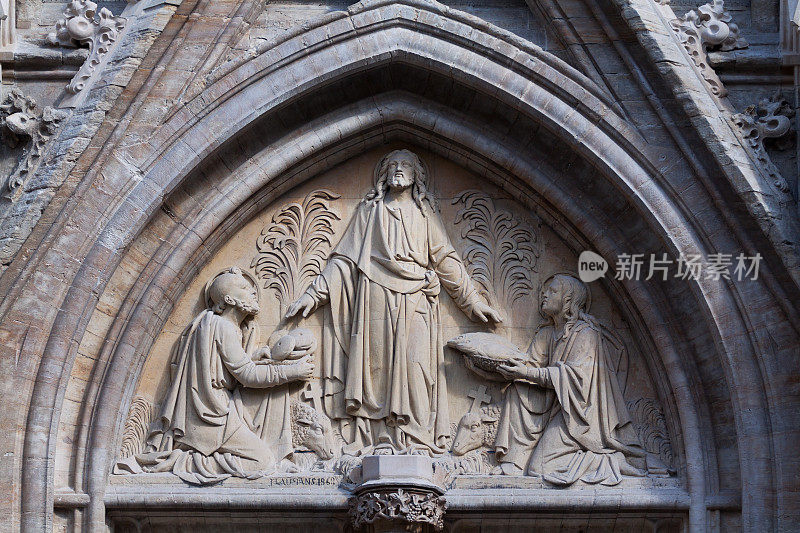 布鲁塞尔圣博尼法斯教堂的浮雕